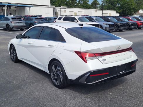 Used 2025 Hyundai Elantra Limited FWD image 5