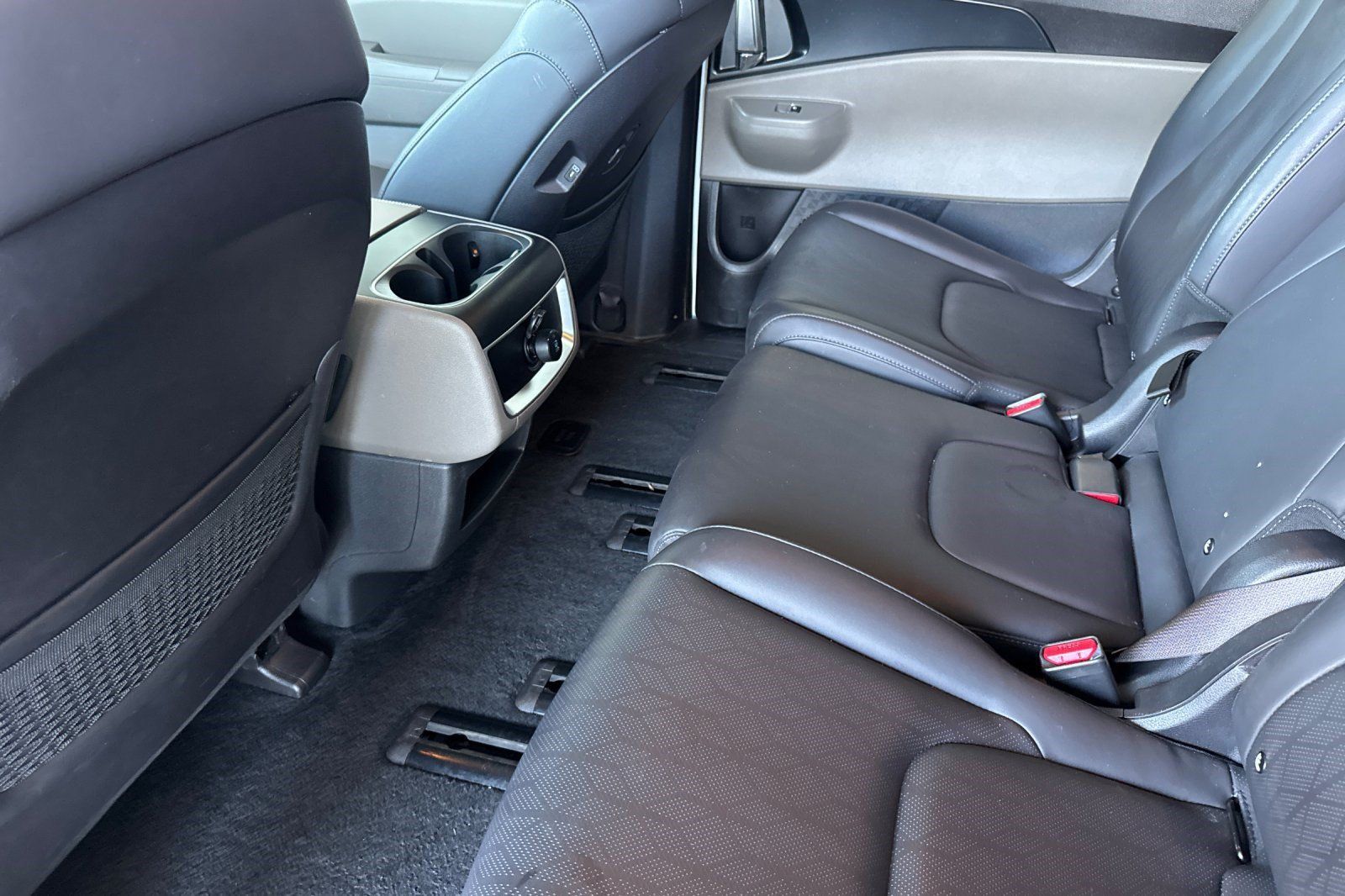 Used 2026 Kia Carnival FWD image 26