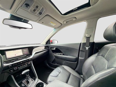 Used 2022 Kia Niro EX Premium image 28