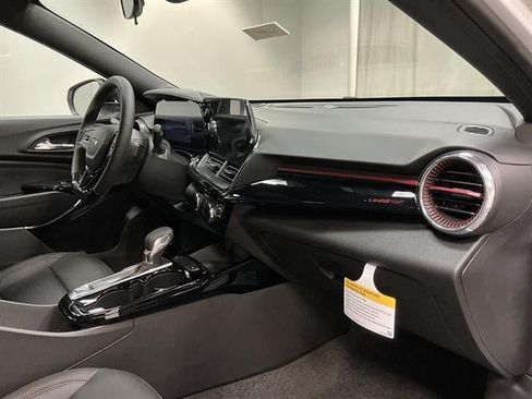 New 2026 Chevrolet Trax RS w/ Sunroof Package FWD image 33
