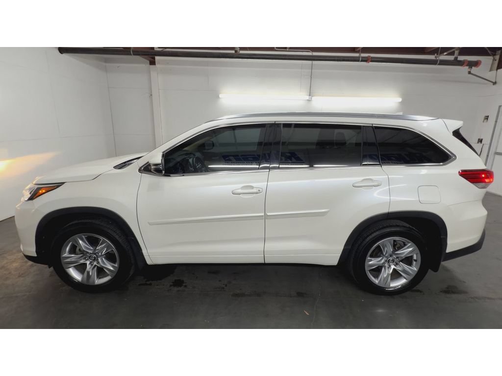 Used 2017 Toyota Highlander Limited FWD image 5