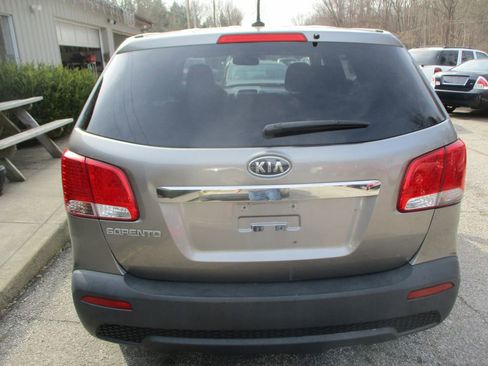 Used 2011 Kia Sorento 2WD image 5