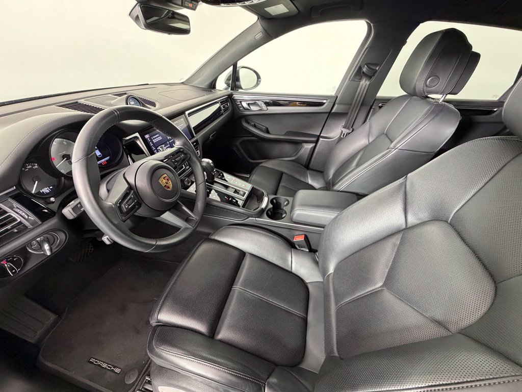 Certified 2025 Porsche Macan S AWD/4WD image 4