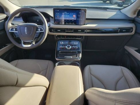 Certified 2022 Lincoln Nautilus FWD w/ Premium Package image 18