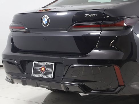 Used 2023 BMW 740i w/ Parking Assistance Package image 59