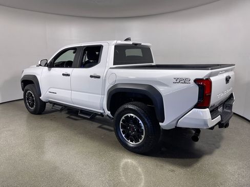 Certified 2025 Toyota Tacoma TRD Off-Road AWD/4WD image 5