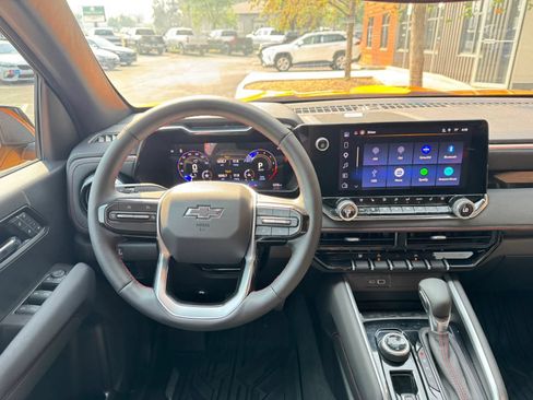 Used 2025 Chevrolet Colorado Z71 w/ Technology Package AWD/4WD image 14