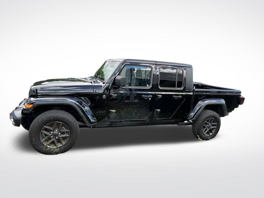 Certified 2025 Jeep Gladiator Sport AWD/4WD image 2