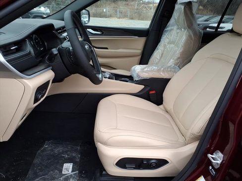 New 2025 Jeep Grand Cherokee Limited image 5