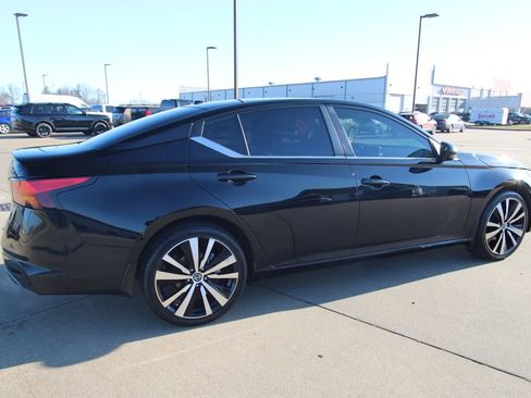 Used 2021 Nissan Altima 2.5 SR w/ SR Premium Package image 5