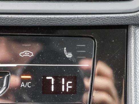 Used 2025 Volkswagen Jetta SE image 25