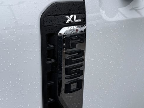 Used 2025 Ford F250 XL w/ XL Chrome Package image 10