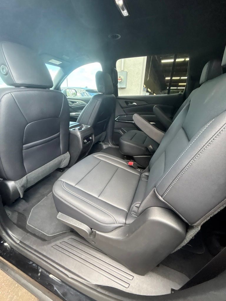 Used 2026 Chevrolet Traverse LT AWD/4WD image 17