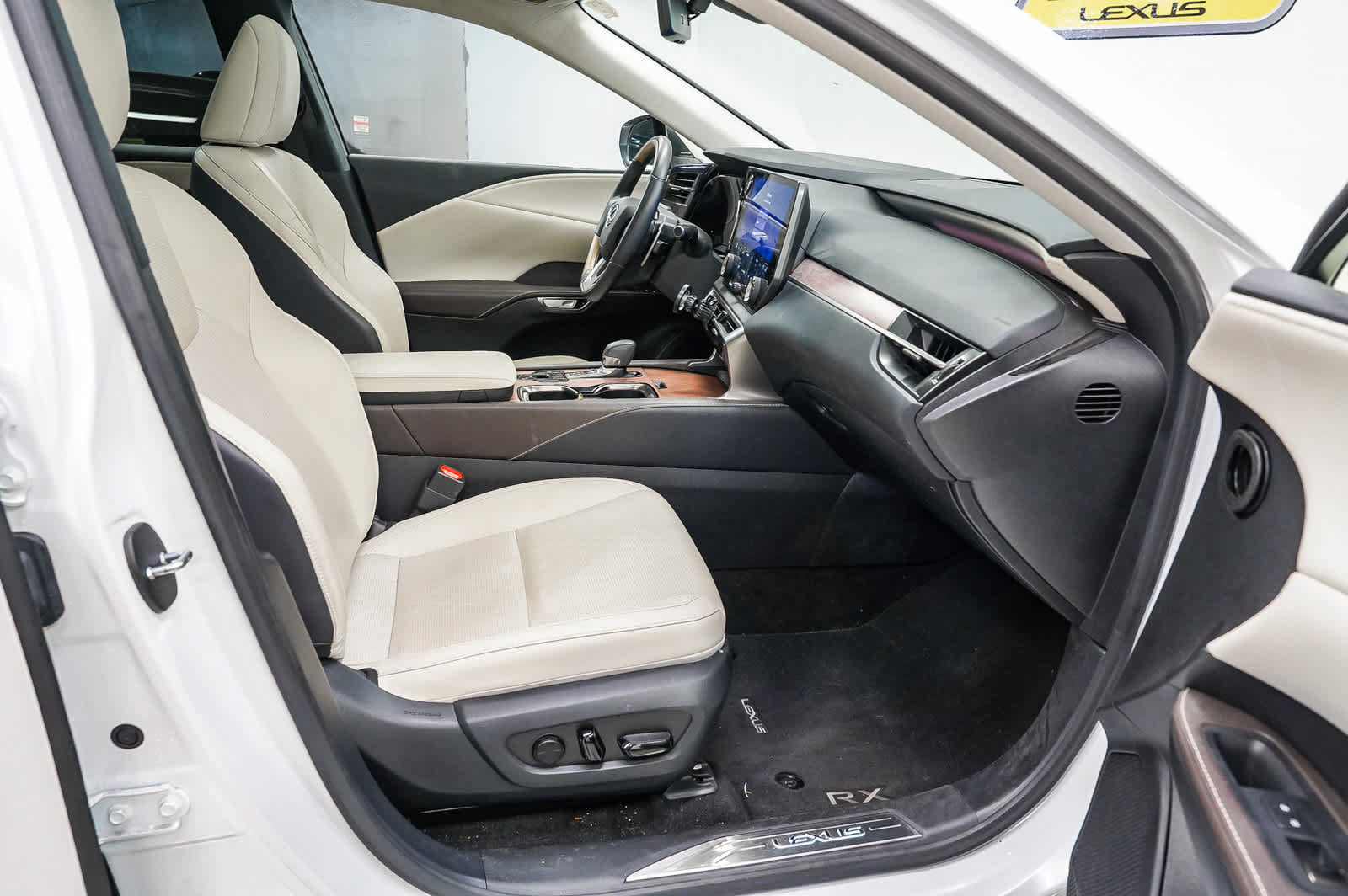 Used 2024 Lexus RX 350 Premium Plus w/ Accessory Package (Z1) FWD image 17
