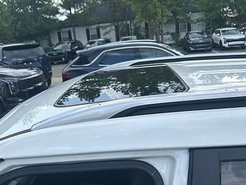 Certified 2025 Kia Seltos EX w/ EX Sunroof Package FWD image 15