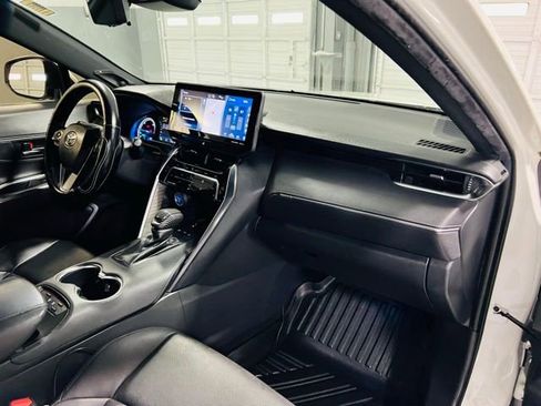 Used 2022 Toyota Venza Limited AWD/4WD image 32