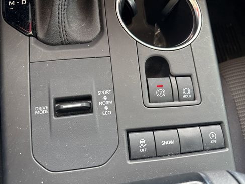 Used 2021 Toyota Highlander LE FWD image 20