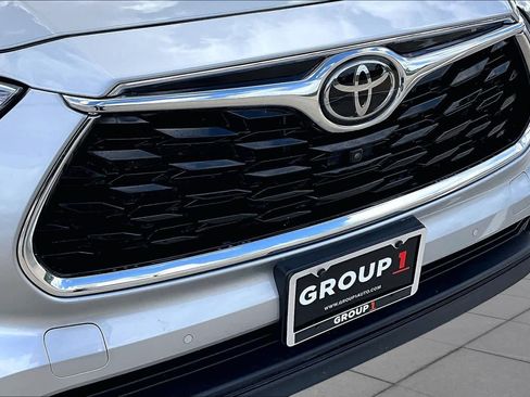 Used 2023 Toyota Highlander Limited FWD image 30