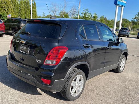 Used 2020 Chevrolet Trax LS w/ Tint and Cruise Package AWD/4WD image 14