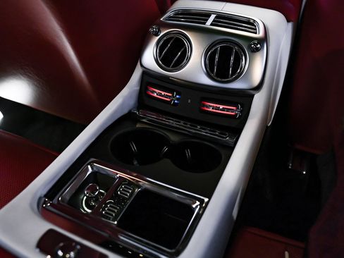 Used 2020 Rolls-Royce Wraith image 52