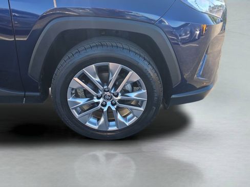 Used 2019 Toyota RAV4 XLE Premium FWD image 27