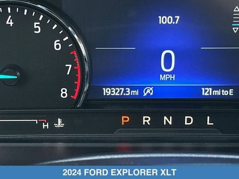 Used 2024 Ford Explorer XLT w/ Class IV Trailer Tow Package AWD/4WD image 28