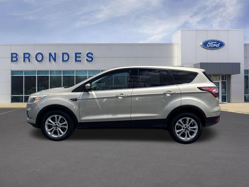 Used 2017 Ford Escape SE FWD image 1