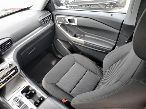 Used 2023 Ford Explorer XLT image 13