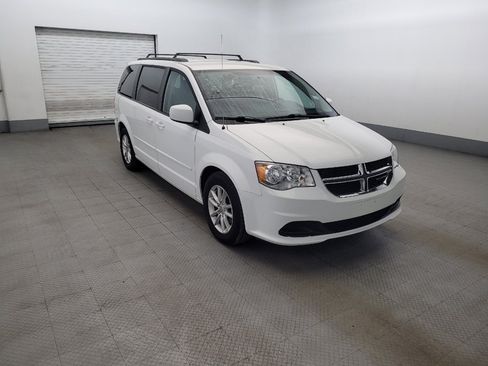 Used 2015 Dodge Grand Caravan SXT w/ Rear Park Assist Package FWD image 13