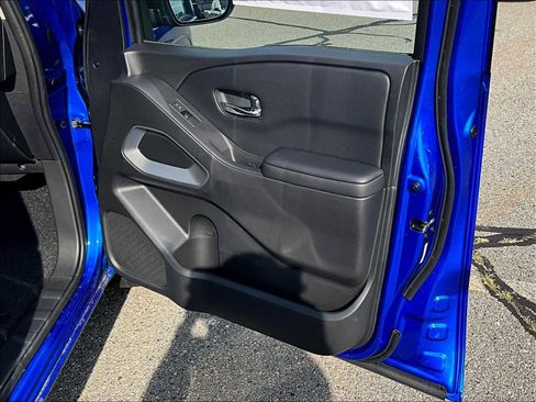 Used 2025 Nissan Frontier SV image 19