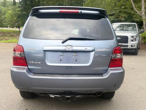 Used 2005 Toyota Highlander Limited w/ Leather Trim Pkg AWD/4WD image 6