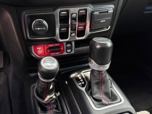 Used 2021 Jeep Gladiator Rubicon image 18