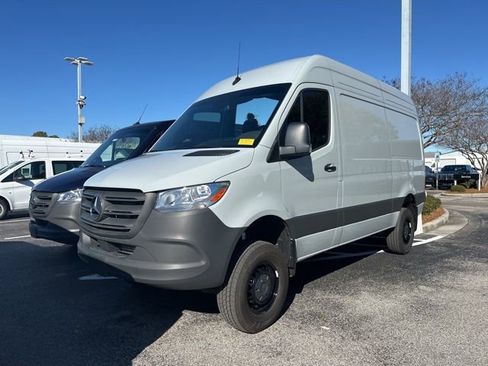 Used 2025 Mercedes-Benz Sprinter 2500 image 2
