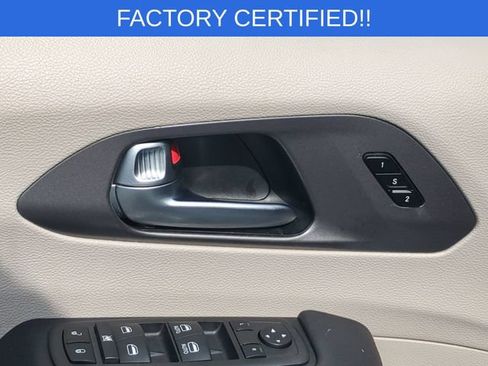 Certified 2023 Chrysler Pacifica Touring-L FWD image 13