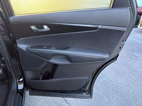 Used 2018 Kia Sorento LX image 16