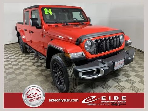 Used 2024 Jeep Gladiator Sport AWD/4WD image 1