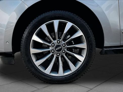 Used 2021 Lincoln Navigator Reserve w/ Luxury Package AWD/4WD image 11