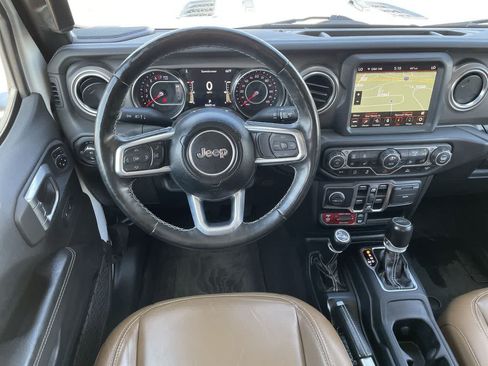 Used 2021 Jeep Gladiator Rubicon AWD/4WD image 11