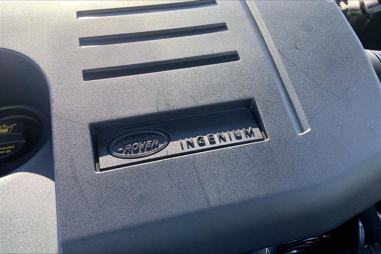 Certified 2025 Land Rover Discovery Dynamic SE AWD/4WD image 32