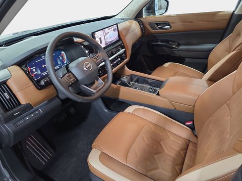 New 2026 Nissan Pathfinder Platinum image 16