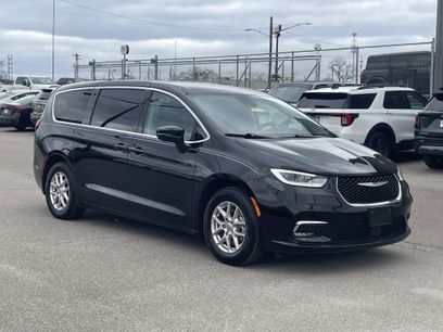 Used 2024 Chrysler Pacifica Touring-L