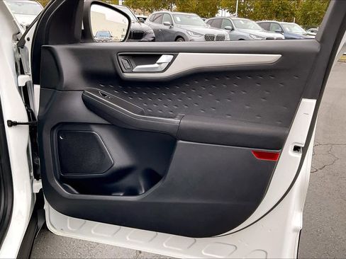 Used 2020 Ford Escape SE image 25