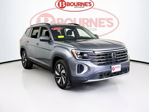 Used 2025 Volkswagen Atlas SE image 1