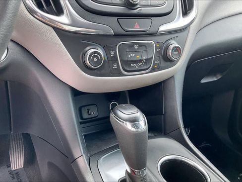 Used 2018 Chevrolet Equinox LS FWD image 31