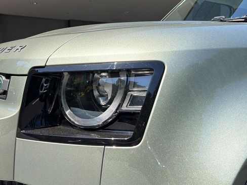 Used 2025 Land Rover Defender 110 X-Dynamic SE AWD/4WD image 11