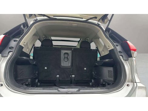 Used 2018 Nissan Rogue SV w/ Sun & Sound Touring Package image 9
