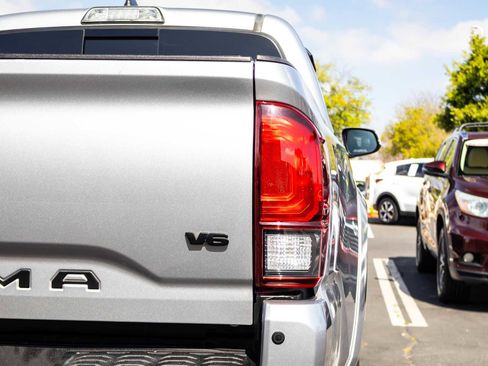 Certified 2018 Toyota Tacoma TRD Sport w/ Technology Package image 16