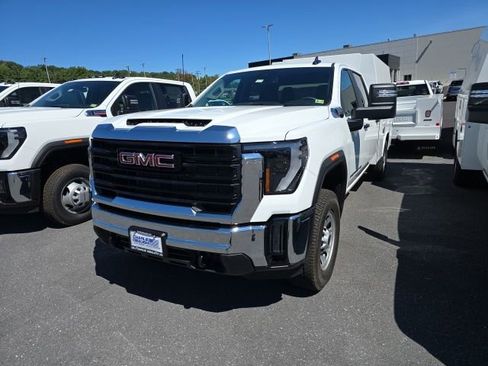 New 2024 GMC Sierra 3500 Pro w/ Convenience Package image 3