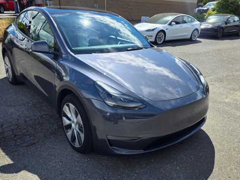 Used 2023 Tesla Model Y Long Range AWD/4WD image 3