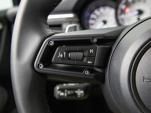 Certified 2026 Porsche Macan AWD/4WD image 22